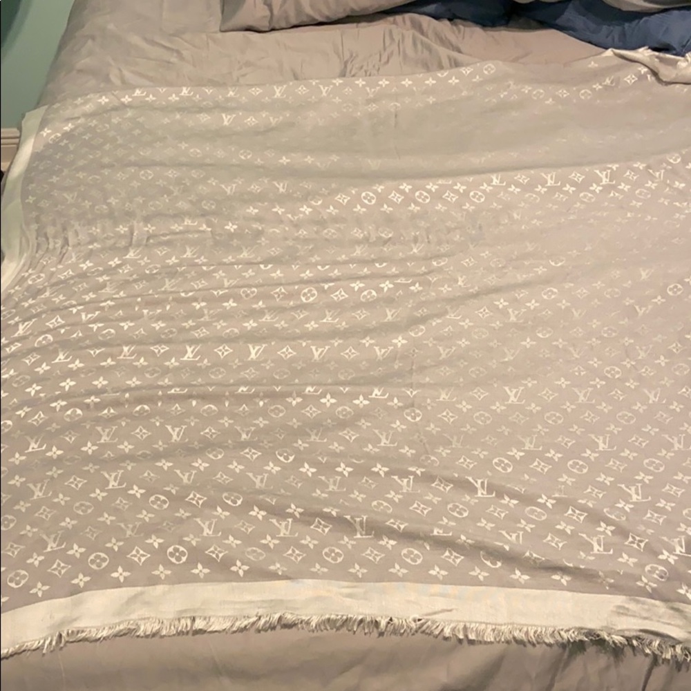 Louis Vuitton Shawl Monogram Shine Shawl